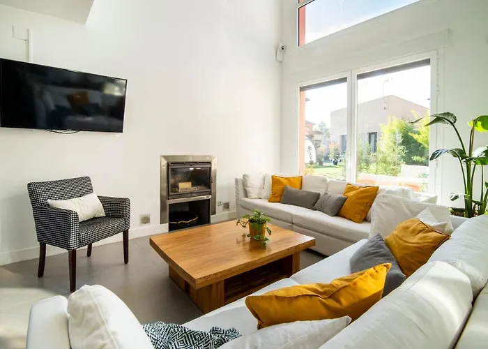 Casa Con Piscina La Ren Lecrés Hébergement de vacances *